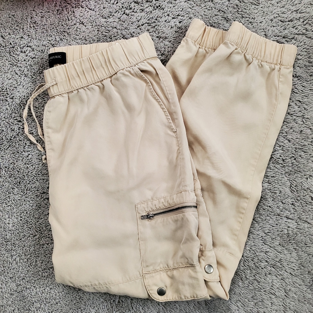 Banana Republic Tencel Cargo Jogger Pants Slacks Trouser Casual Elastic Waist